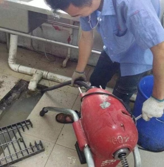 太原并州南路疏通下水道师傅 换洁具;修马桶 ,修便盆漏水