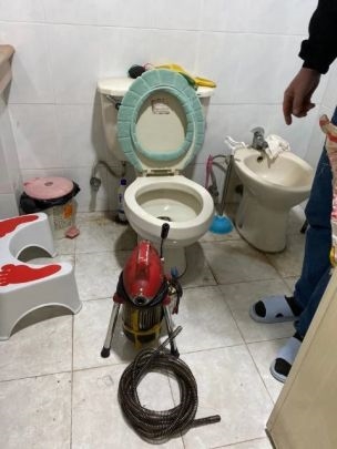 太原北大街附近疏通下水道师傅抽污水井清淤