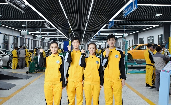 秋天来了，你也来了！乌鲁木齐市万通技工学校秋季招生开始了