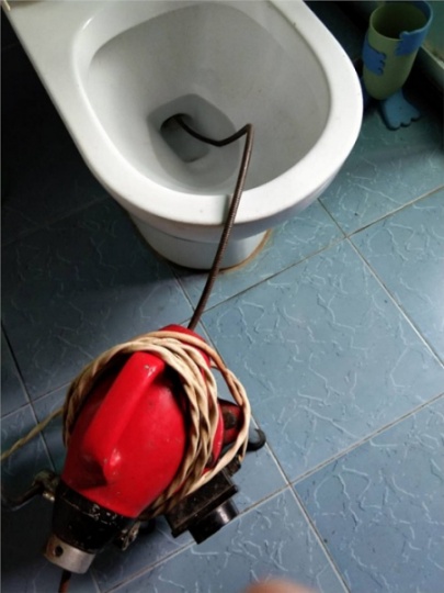 太原东中环附近维修马桶水箱漏水安装灯具浴霸热水器打眼