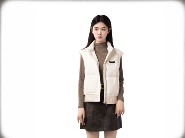 温碧霞代言IRENENA服装品牌，防风立领羽绒马甲百搭保暖短款外套