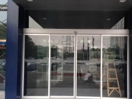北京玉堂门业安装玻璃门